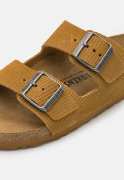 Birkenstock Arizona Unisex - Chaussons - Brown -Birkenstock bba7a64141594ca6a5e64a3d5f508230 scaled