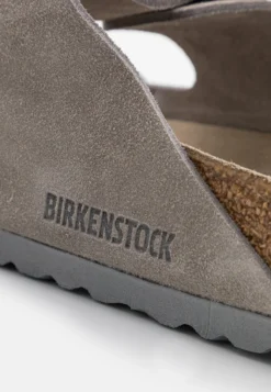Birkenstock Arizona Soft Footbed Unisex - Chaussons - Stone Coin 11 Birkenstock Arizona Soft Footbed Unisex - Chaussons - Stone Coin -Birkenstock ca4d95ba103445758e360d93e9c1fb13 scaled